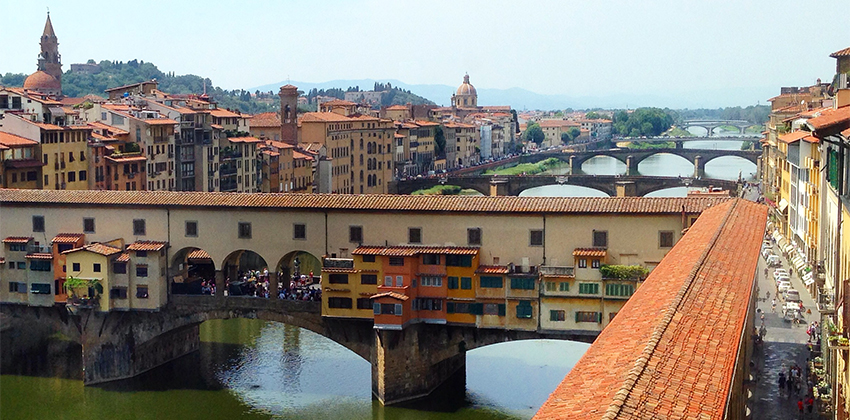 Florence offers a wide array of resources for students, including world-renowned libraries and museums, culinary traditions, and fashion hubs